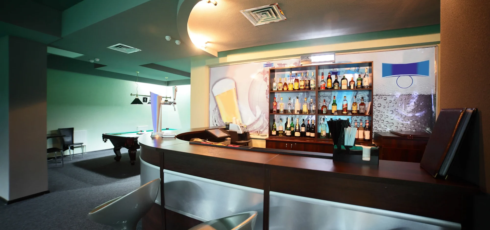 10 Curved Home Bar Designs for 2022